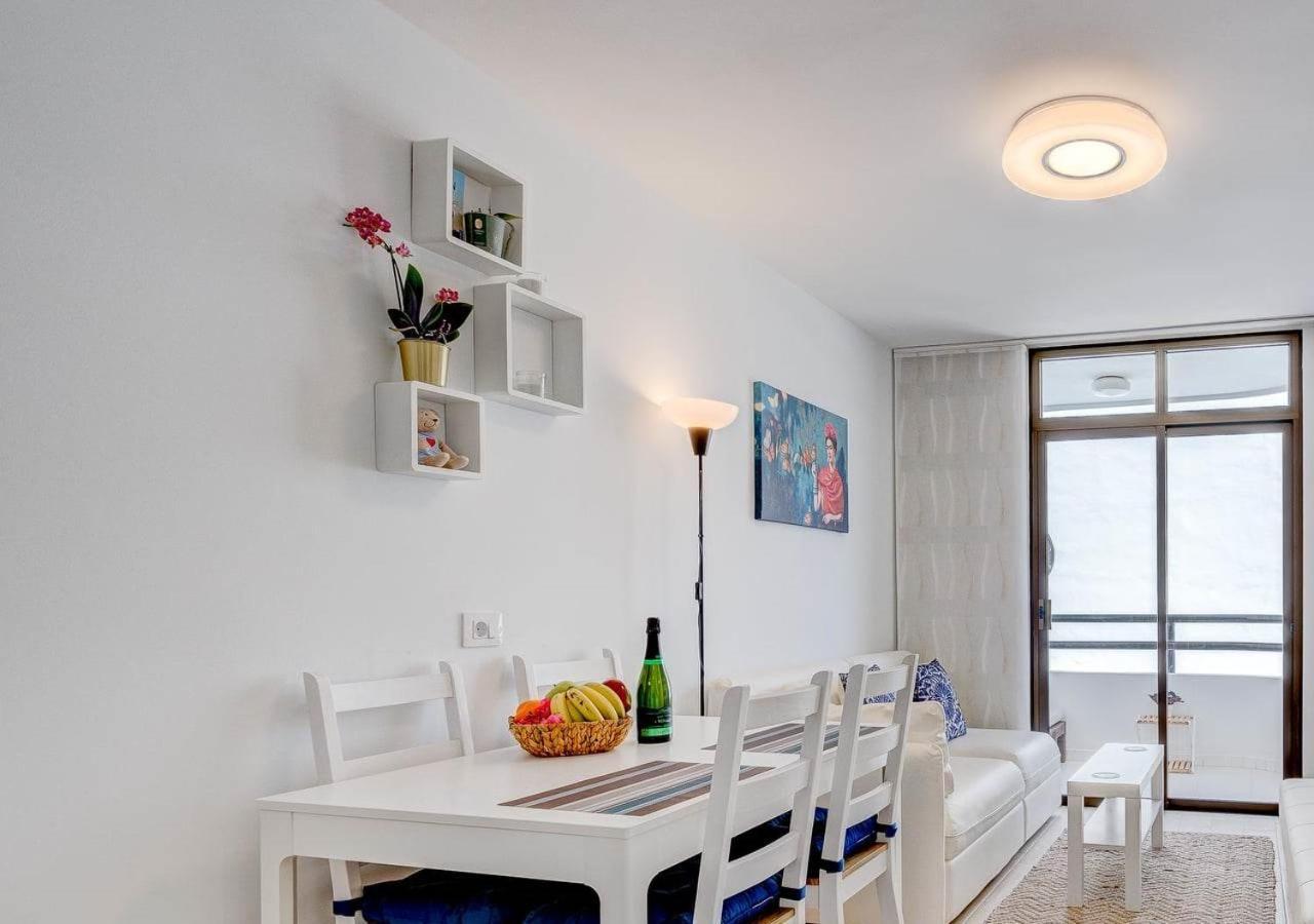 לוס כריסטיאנוס Stylish Flat And Pool With 3 Rooms, Sleeps 6, Los Cristianos מראה חיצוני תמונה