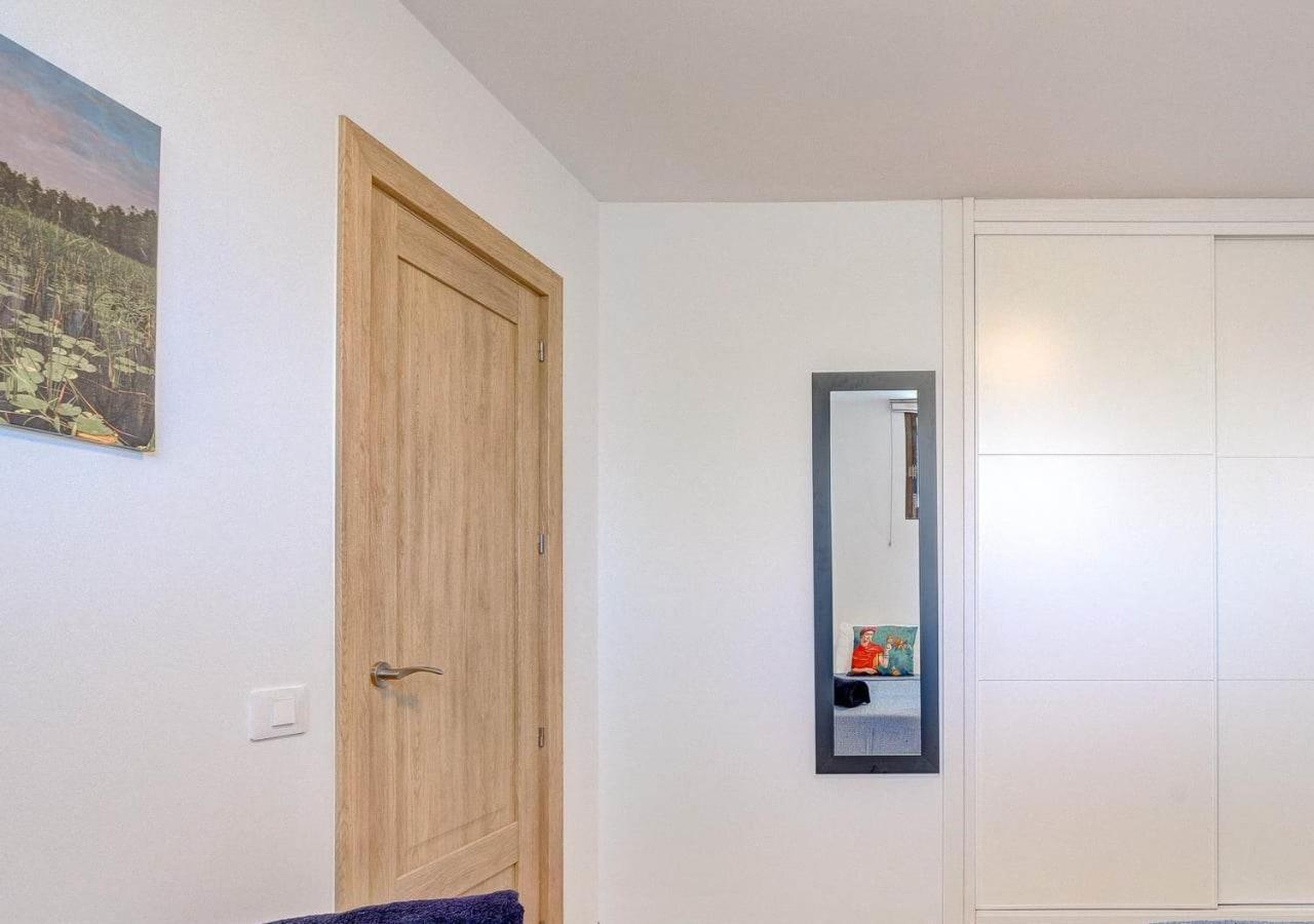 לוס כריסטיאנוס Stylish Flat And Pool With 3 Rooms, Sleeps 6, Los Cristianos מראה חיצוני תמונה
